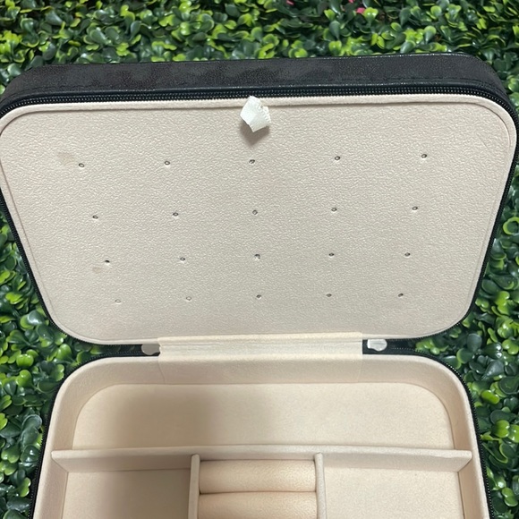 🎉❤️ NEW Grace Black Jewelry Travel Zip Closure Case Gifts - Picture 4 of 6